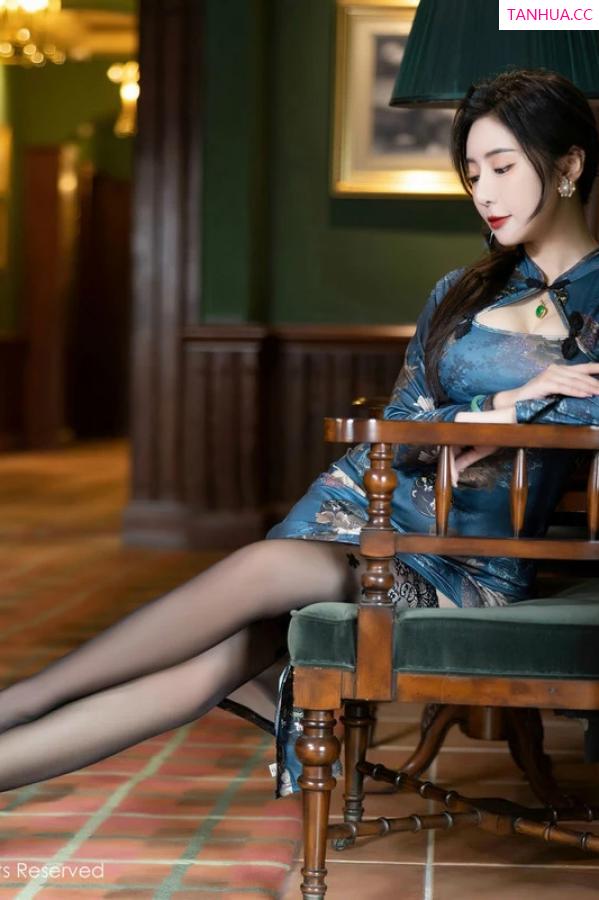 王馨瑶  [XiuRen]高清写真图 2024.04.19 No.8425 王馨瑶yanni 美腿黑丝第25张图片